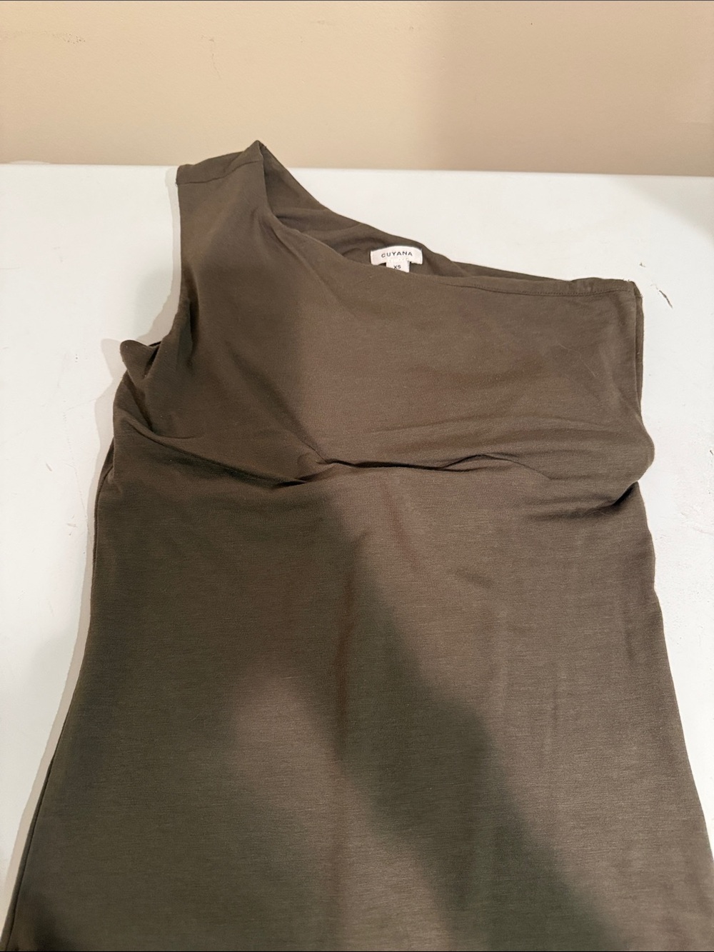 Cuyana Olive One-Shoulder Minimal top